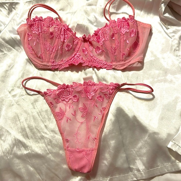 pink underwear set with rose print - Picture 1 of 4